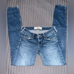 Hollister Skinny Jeans- GOOD condition- size 26x31 (like a size 1)